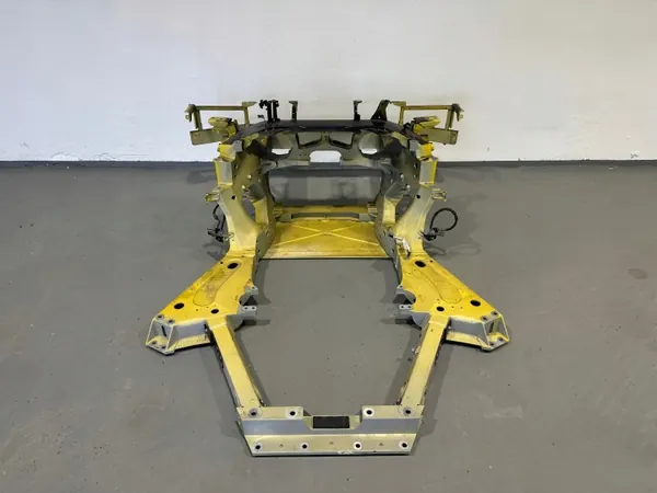 Subchassi traseiro Ferrari SF90 OEM 985883301/985874570 image 5