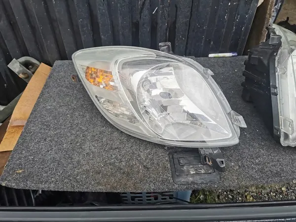 TOYOTA YARIS II 05-FARO ESQUERDO ORIGINAL EUROPA image 1