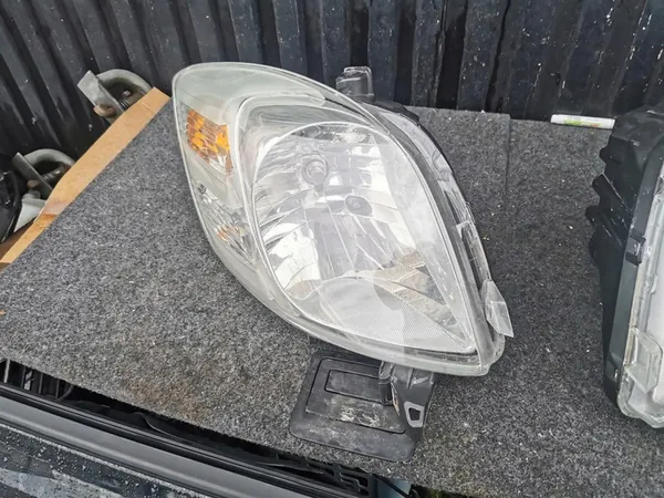 TOYOTA YARIS II 05-FARO ESQUERDO ORIGINAL EUROPA image 2