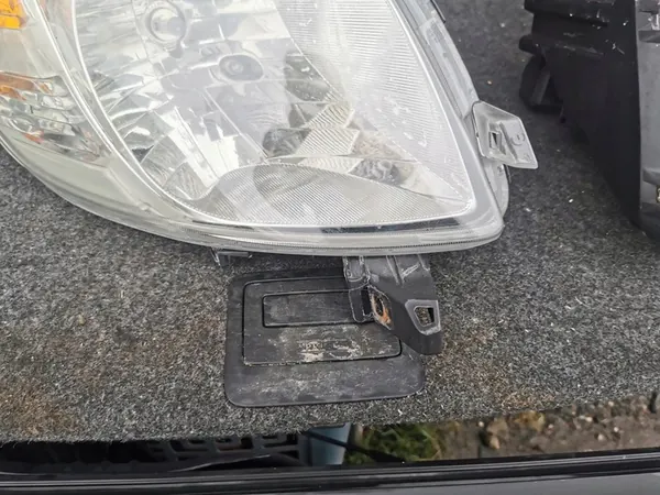 TOYOTA YARIS II 05-FARO ESQUERDO ORIGINAL EUROPA image 4