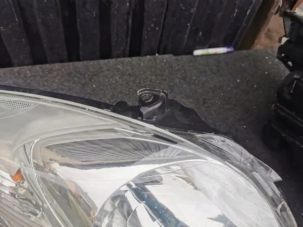 TOYOTA YARIS II 05-FARO ESQUERDO ORIGINAL EUROPA image 5