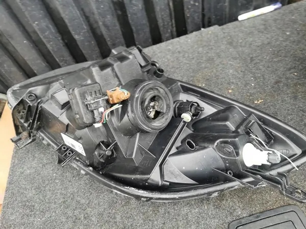 TOYOTA YARIS II 05-FARO ESQUERDO ORIGINAL EUROPA image 8