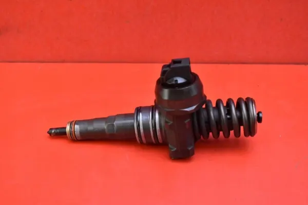 Ruiskutuspumppu OEM 038130073BP Skoda Praktikille image 3