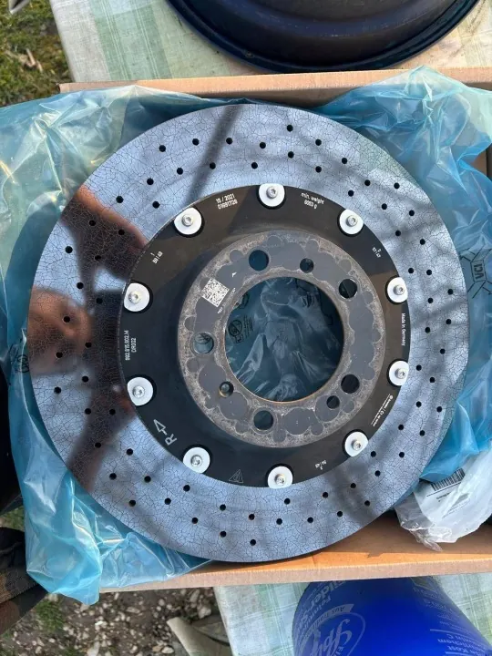 Porsche 911 992 keramische remschijf rechts achter OEM 992615602M image 2