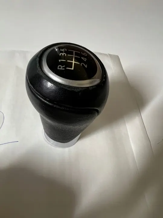 Pomo de mudanças Mazda OEM GBGGGRF122244635 - Usado image 4