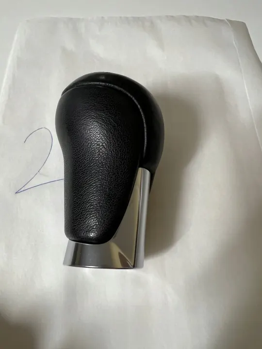 Pomo de mudanças Mazda OEM GBGGGRF122244635 - Usado image 7