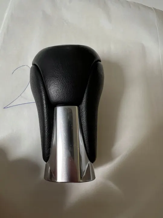 Pomo de mudanças Mazda OEM GBGGGRF122244635 - Usado image 8