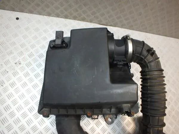 VW Amarok I Ilmansuodatinrakenne 2.0 BiTDI OEM 2H0129620B image 2