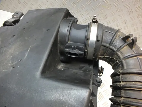 VW Amarok I Ilmansuodatinrakenne 2.0 BiTDI OEM 2H0129620B image 3