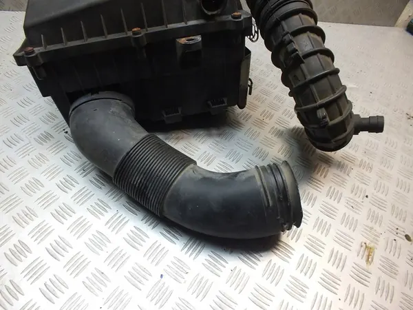 VW Amarok I Ilmansuodatinrakenne 2.0 BiTDI OEM 2H0129620B image 4