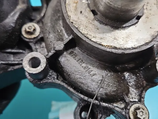 Vattenpump Audi Q7 I 4L 4.2 V8 FSI OEM 079121012D image 9