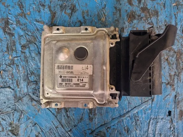 Hyundai Motorcomputer OEM 39101-04500 Gebruikt image 2