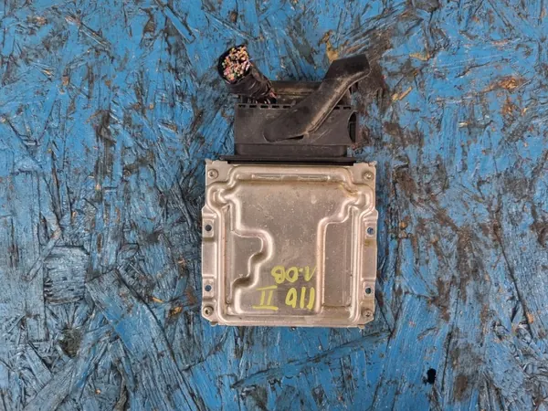 Hyundai Motorcomputer OEM 39101-04500 Gebruikt image 3