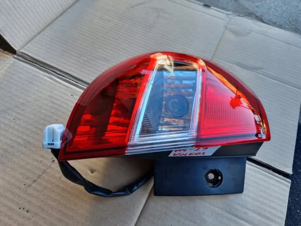 Lámpara Trasera Izquierda Renault Koleos OEM 26555JY00A image 6