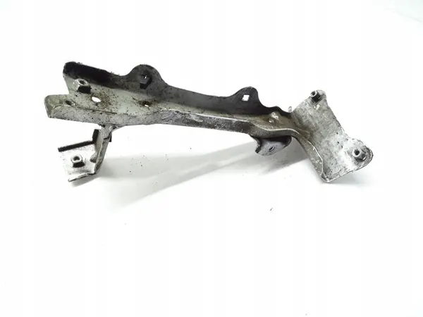 Höger fram skärm fäste Audi A3 8V 8V0821136A image 2