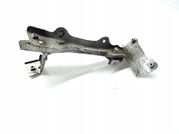 Höger fram skärm fäste Audi A3 8V 8V0821136A image 3