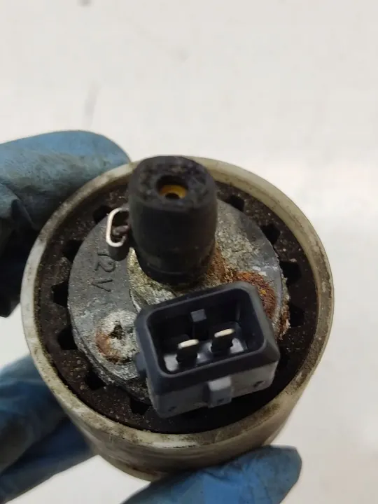 BMW 5 E39 2000 Pompe à carburant Webasto OEM AAA10139 image 3