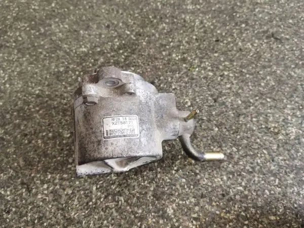 Pompe à vide Mazda RF2A18G00A pour 626 II Hatchback image 2