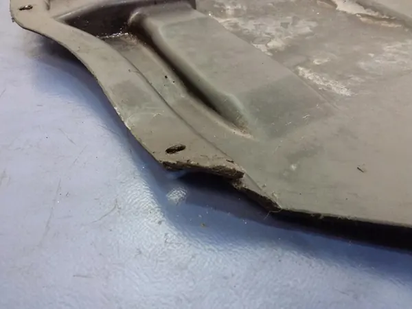 SKODA FABIA II Underbodsskydd Motorlock OEM 6R0825902A image 3