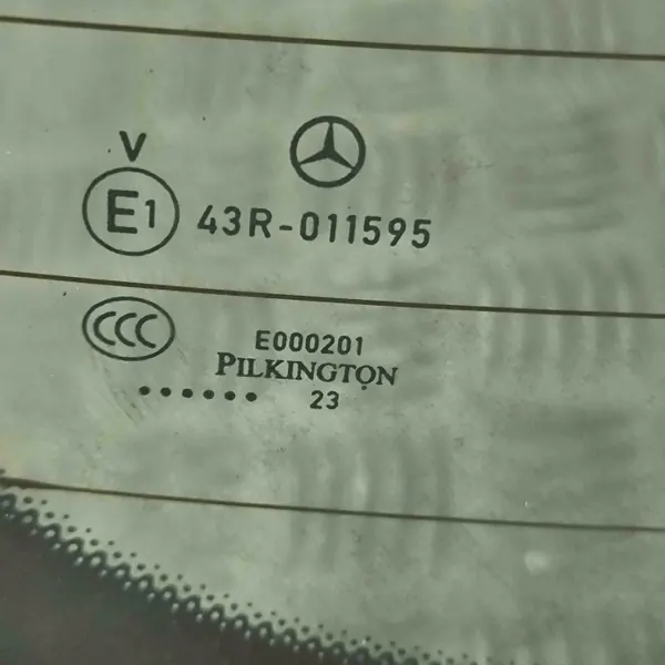 Ventana trasera Mercedes-Benz OEM A1186700300 - Usado image 8