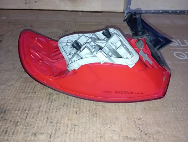 AUDI A3 2005-2009 Luz Trasera Derecha 8P4945096C image 3