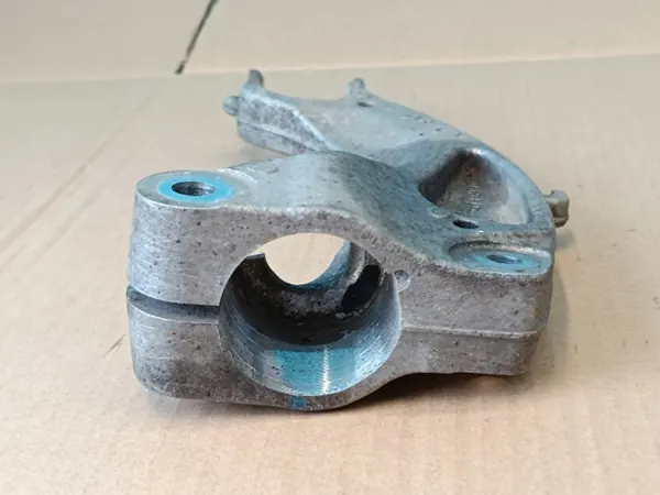 Etuvasen iskunvaimenninpidike OEM 4M0413037N Audi Q5 image 5
