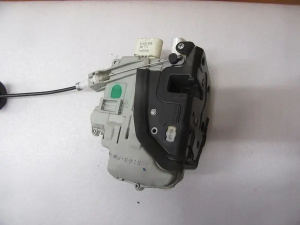 Audi A6 C7 linke vordere Türschloss 2 Stecker 4G1837015A image 4