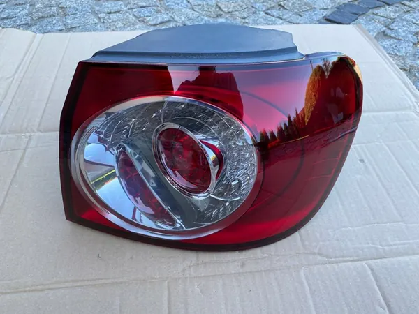 VW GOLF V VI PLUS 5M Luz Trasera Derecha 5M0945096P image 2