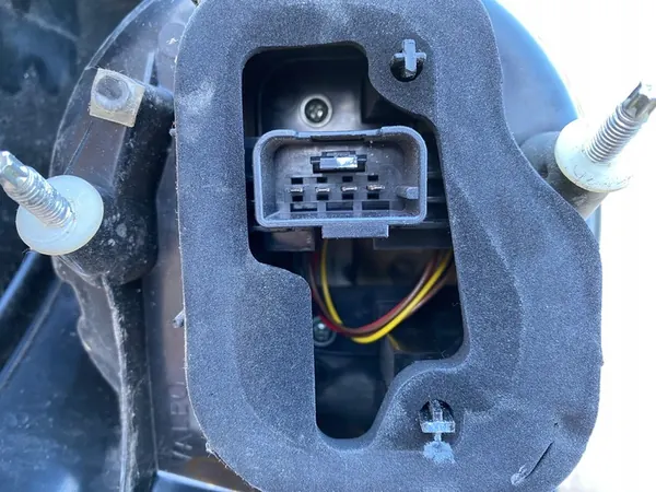 VW GOLF V VI PLUS 5M Luz Trasera Derecha 5M0945096P image 7