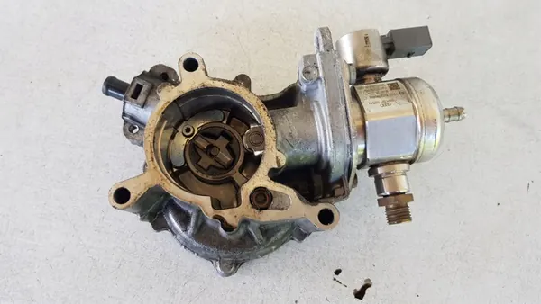 Imupumppu 06J145100B Skoda Octavia II Lift image 3