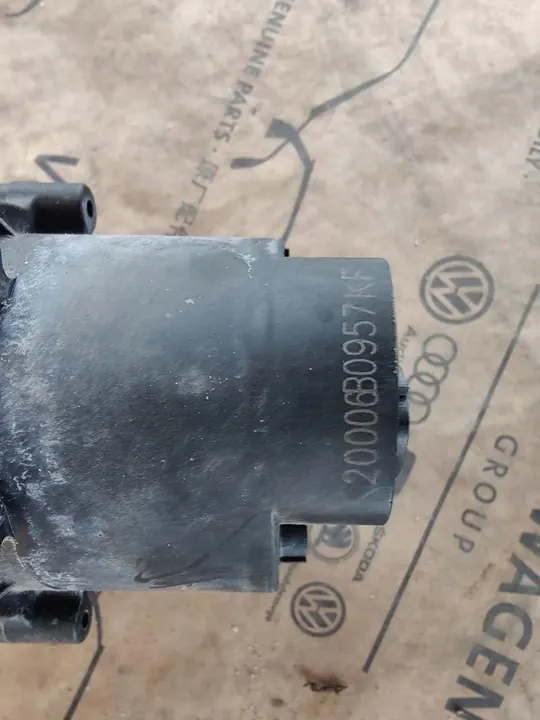 Pompe à eau Renault OE 144B03731R image 2