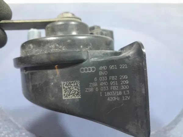 Bocina Audi Q7 II OEM 4M0951221 - Audi OE usado image 4