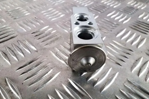 Ilmastointiradiatoriventtiili AUDI A6 4G0820181A image 2