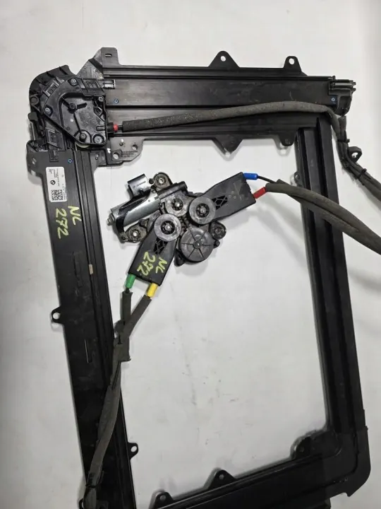 Rouleau électrique coffre BMW X5 G05 OEM 7483960 image 10