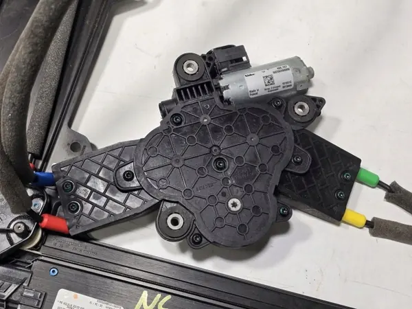 Rouleau électrique coffre BMW X5 G05 OEM 7483960 image 6
