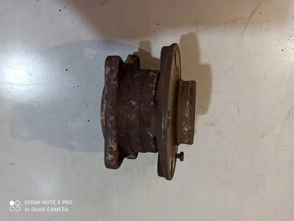 Volvo V70 2006 Mozzo e cuscinetti ruota posteriore sinistra OEM 9173872 image 4