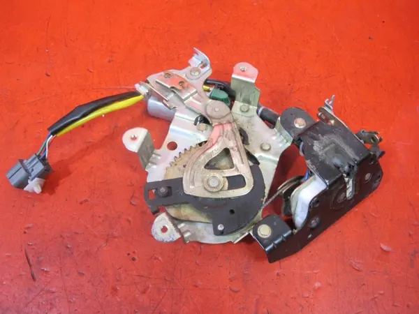 Dörrlås Denso OEM J50-31323-D - Höger Bak image 3