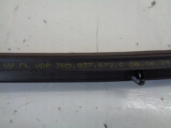 VW Transporter T5 oven tiiviste OEM 7H5837672C oikea etu image 4