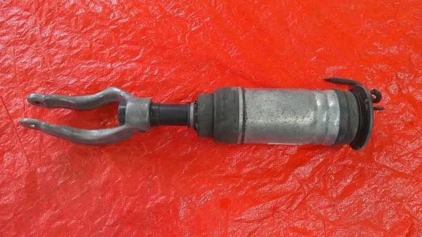 Jaguar I-PACE Etu-ilmajousitus OEM AMxOE101045 image 4