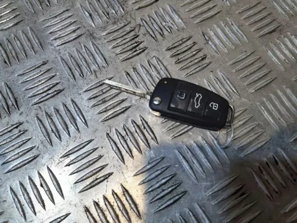 Llave o tarjeta Audi TT TTS Mk2 OEM 8P0837220E image 2