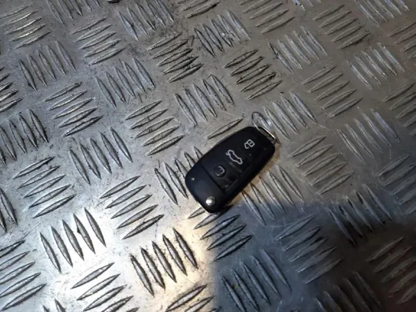 Llave o tarjeta Audi TT TTS Mk2 OEM 8P0837220E image 6