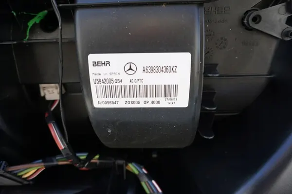 Verwarmer A6398304360KZ Mercedes Vito W639 2 II 2.2 CDI image 2