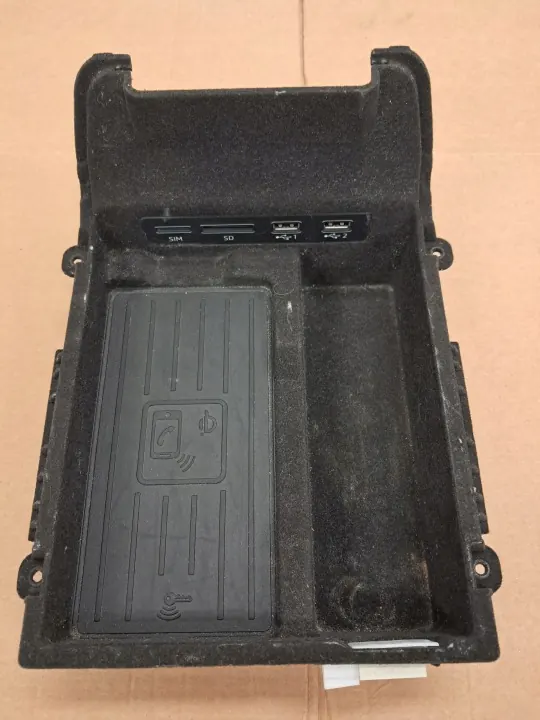 Audi A6 C8 trådlös laddare OEM 4K0864981A image 2