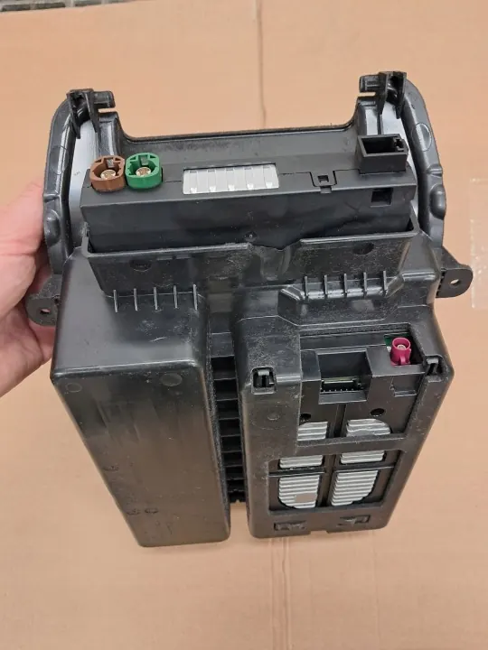 Audi A6 C8 trådlös laddare OEM 4K0864981A image 3