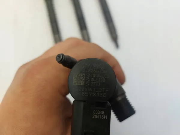 Inyector OEM SSP13261 para 1.6 TDI - Usado image 4