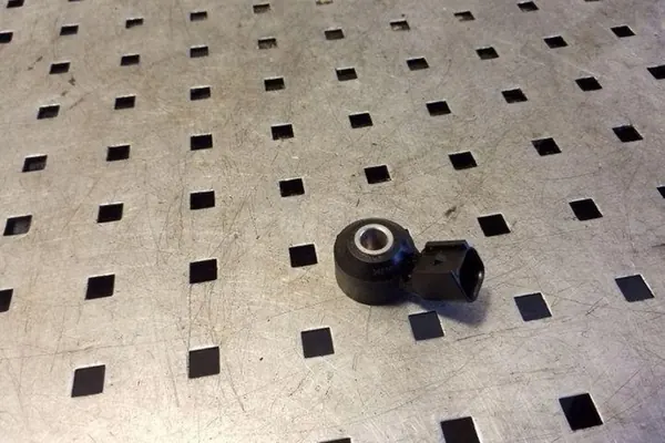 Sensor de impacto FORD FOCUS IV 1.0L gasolina 2013 OEM image 4