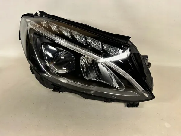 Rechter voorlamp Mercedes C-Klasse W205 A2059062402 image 2