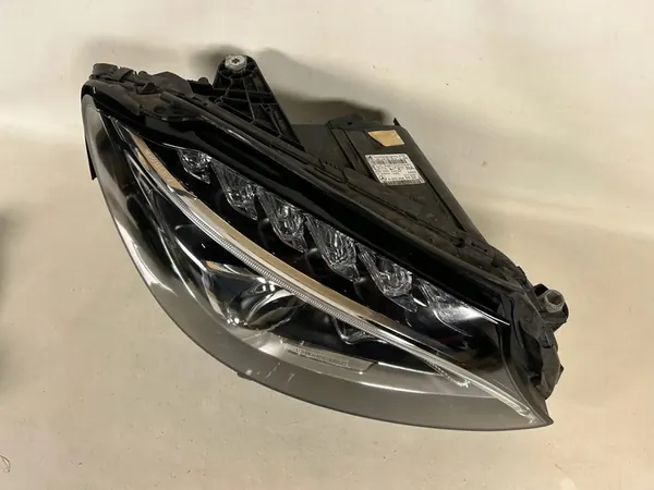 Rechter voorlamp Mercedes C-Klasse W205 A2059062402 image 3