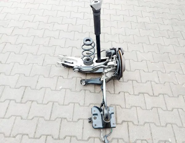 Vänster bakstyrled 2470500 Mercedes W247 W177 W118 image 2