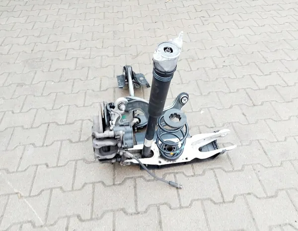 Vänster bakstyrled 2470500 Mercedes W247 W177 W118 image 5